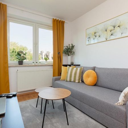 Cozy Apartment With Balcony Warszawa By Noclegi Renters Ngoại thất bức ảnh