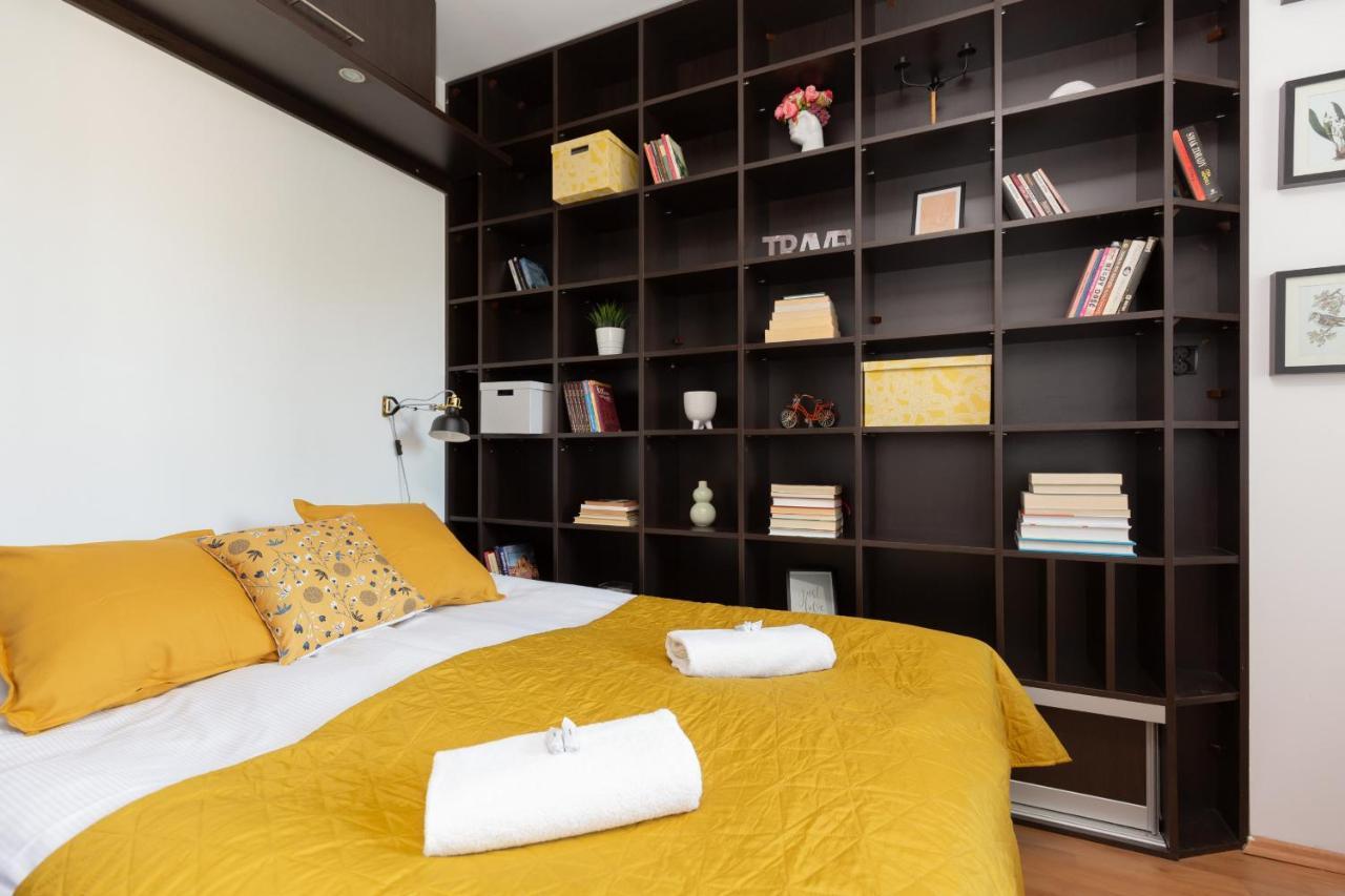 Cozy Apartment With Balcony Warszawa By Noclegi Renters Ngoại thất bức ảnh