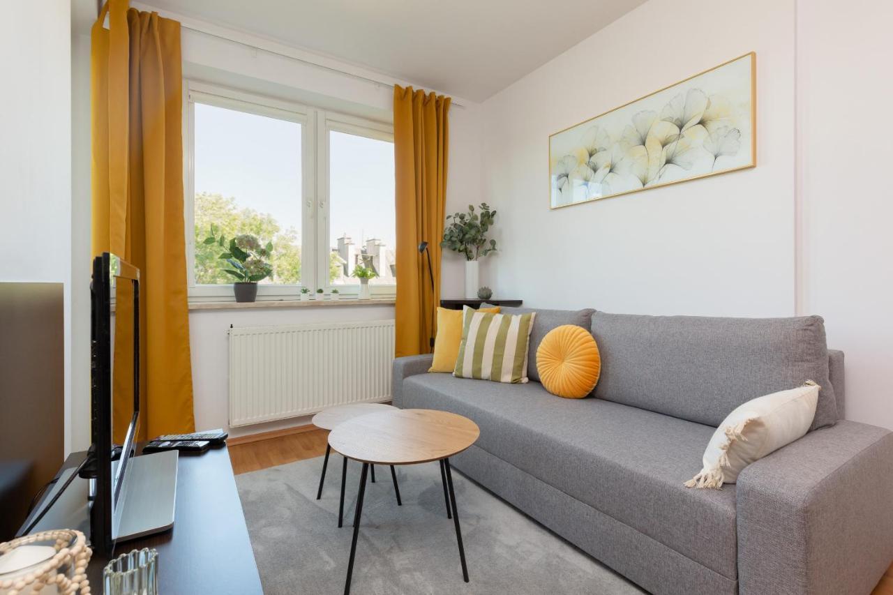 Cozy Apartment With Balcony Warszawa By Noclegi Renters Ngoại thất bức ảnh