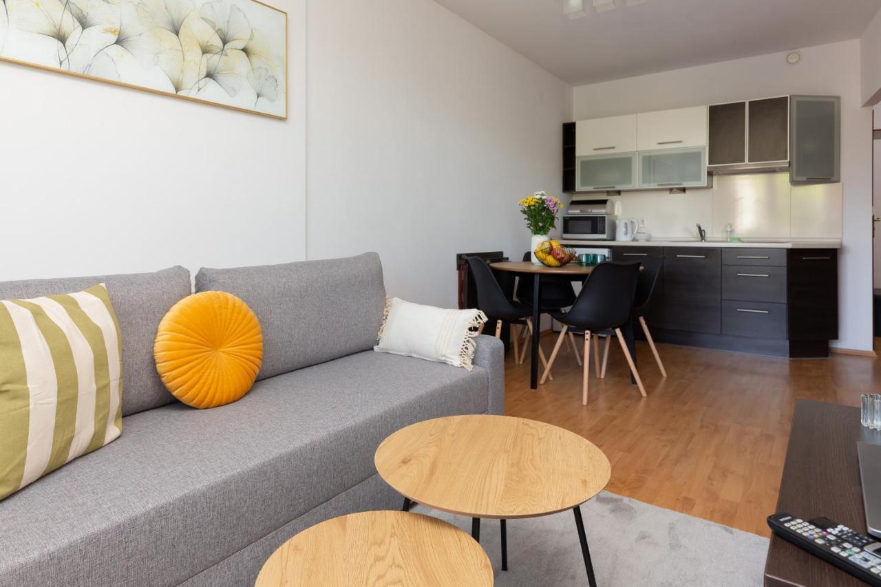 Cozy Apartment With Balcony Warszawa By Noclegi Renters Ngoại thất bức ảnh
