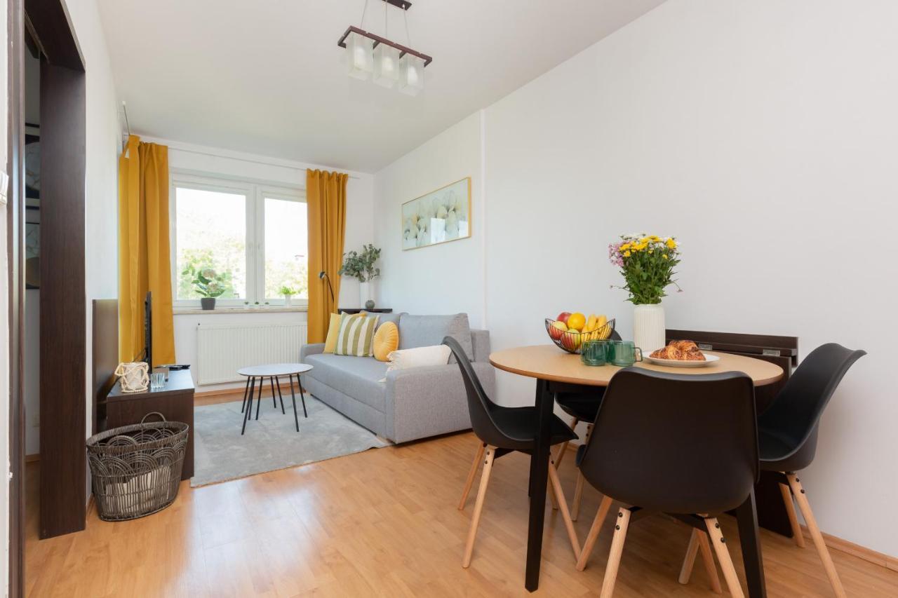 Cozy Apartment With Balcony Warszawa By Noclegi Renters Ngoại thất bức ảnh