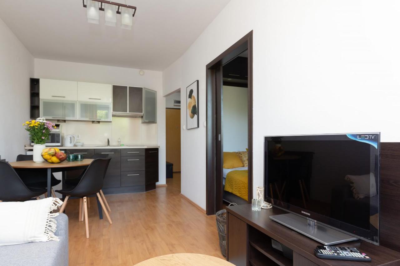 Cozy Apartment With Balcony Warszawa By Noclegi Renters Ngoại thất bức ảnh