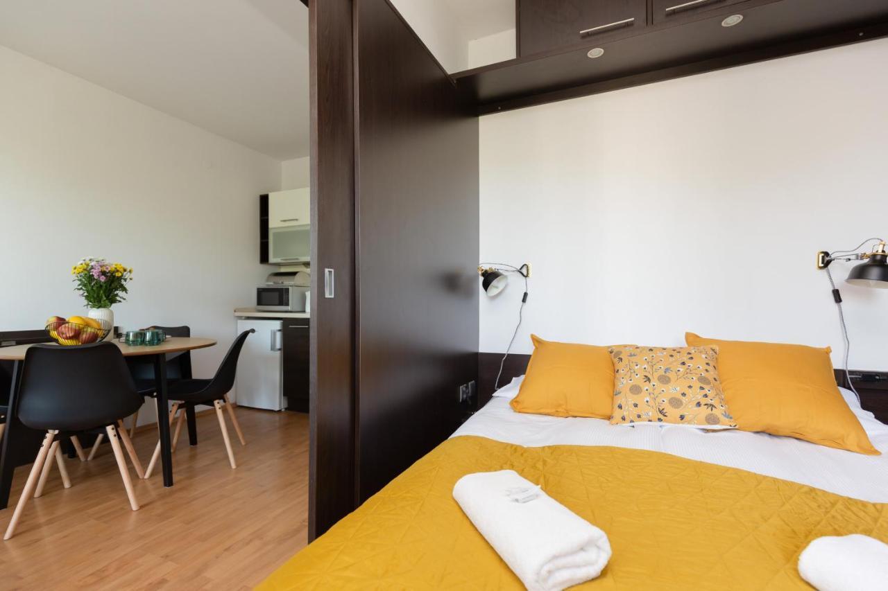 Cozy Apartment With Balcony Warszawa By Noclegi Renters Ngoại thất bức ảnh