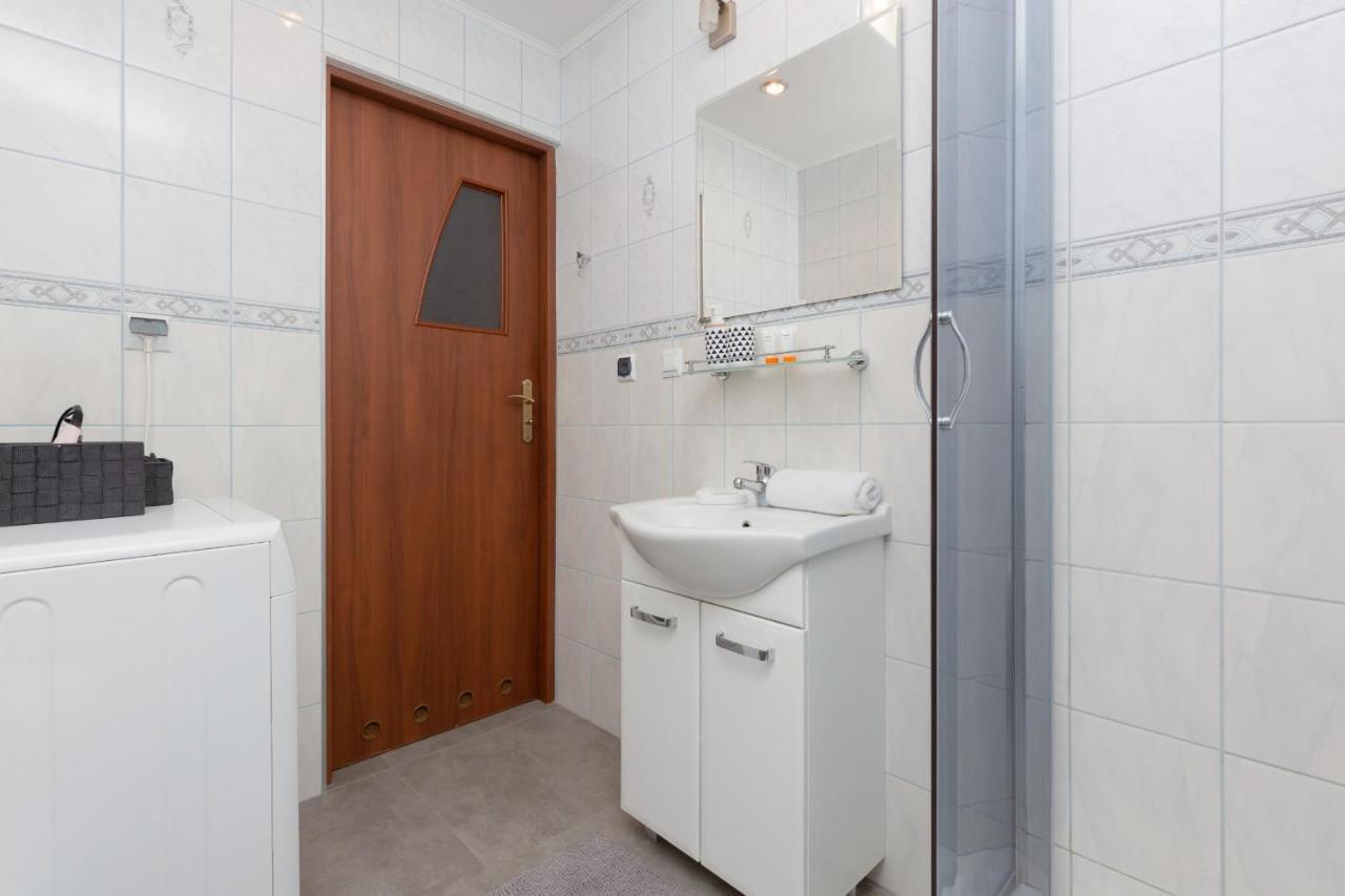 Cozy Apartment With Balcony Warszawa By Noclegi Renters Ngoại thất bức ảnh